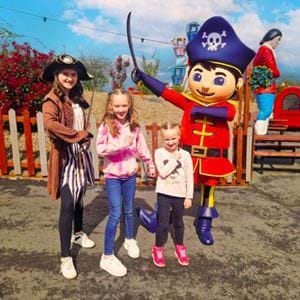 Buddy Barnacle the Pirate appearing at Gulliver's Theme Parks
